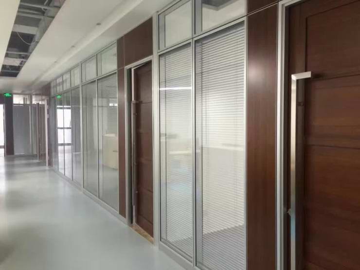 國(guó)外新型隔斷材料-綠色玻璃隔斷